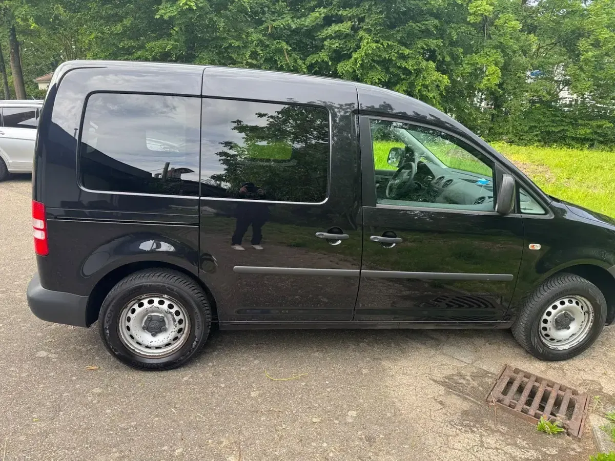 Gebraucht VW Caddy 86 PS (63 kW) 2011 Schwarz Van / Kleinbus