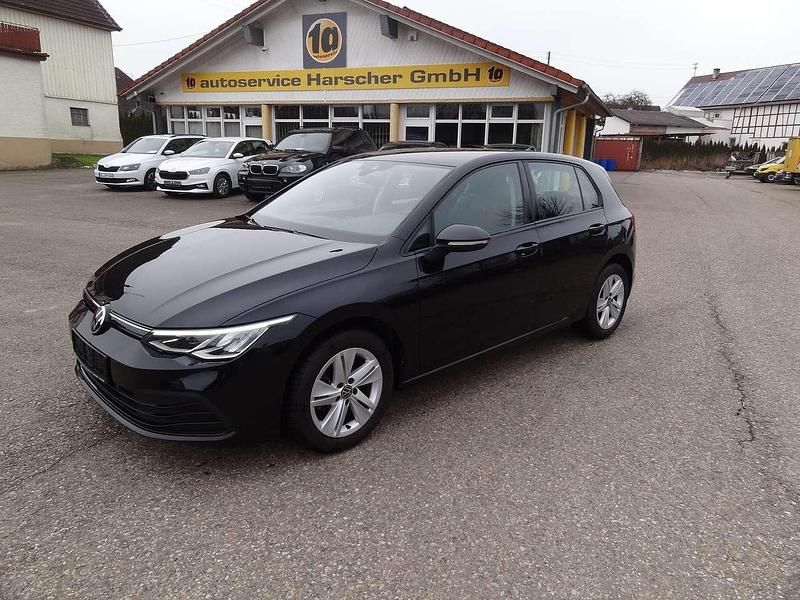 Deep black perleffekt Gebraucht 2020 VW Golf VIII Life Kleinwagen | 17.800 € (Guter Preis) - Bild 1/4