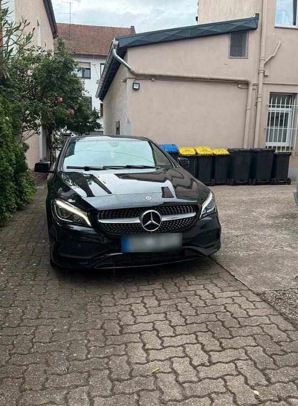 Schwarz Gebraucht 2018 Mercedes CLA220 Shooting Brake AMG Kombi | 16.500 € (Guter Preis) - Bild 1/4