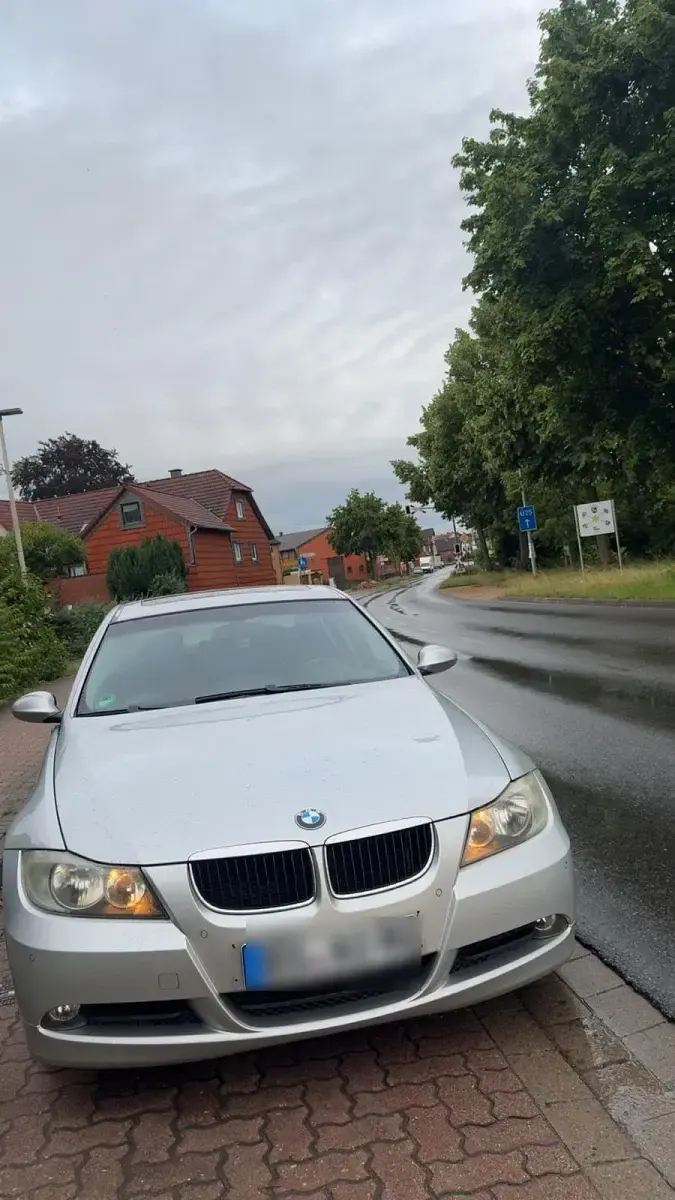 Gebraucht BMW 320 150 PS (110 kW) 2005 Silber Limousine