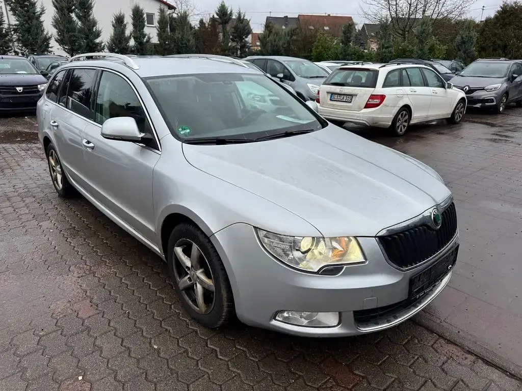 Gebraucht Skoda Superb 170 PS (125 kW) 2010 Silber Limousine