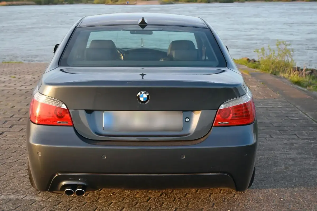 Gebraucht BMW 530 Performance 235 PS (172 kW) 2007 Grau Limousine
