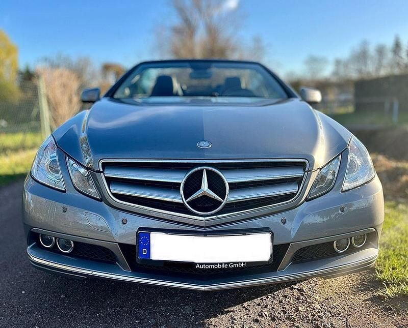 Grau Gebraucht 2010 Mercedes E200 Cabrio | 12.200 € (Fairer Preis) - Bild 1/4