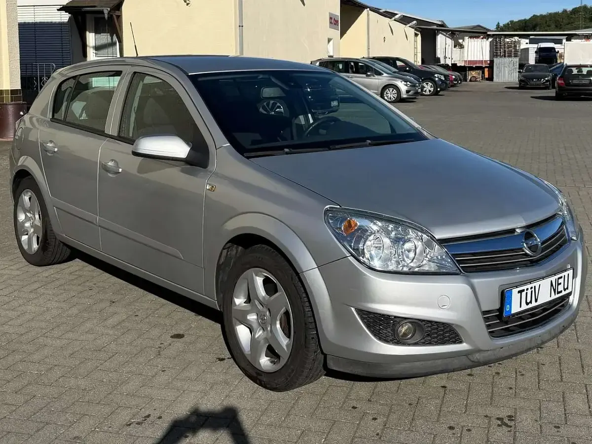 Second-hand Opel Astra 90 CP (66 kW) 2007 Argintiu Hatchback