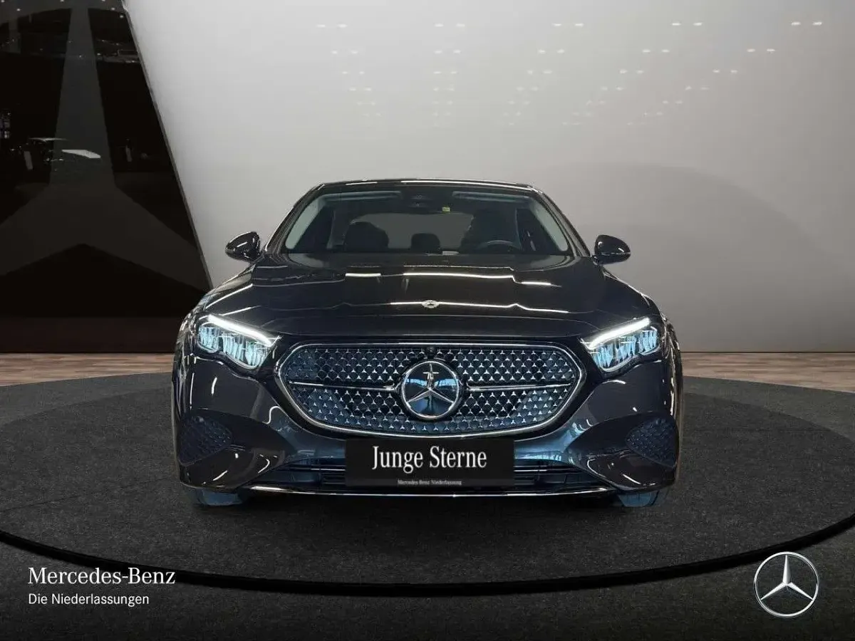 Gebraucht Mercedes E200 Advanced 204 PS (150 kW) 2025 Grau Limousine