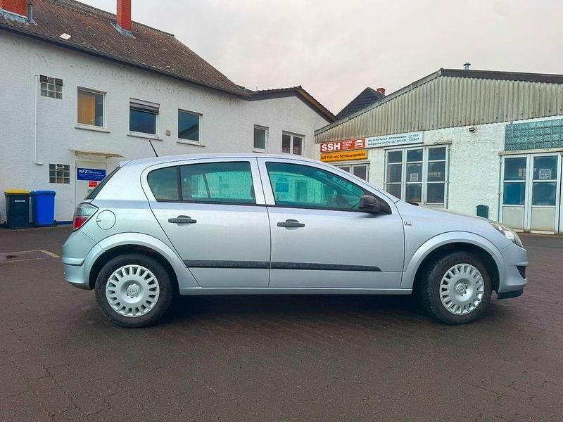 Gebraucht Opel Astra 90 PS (66 kW) 2009 Silber Limousine