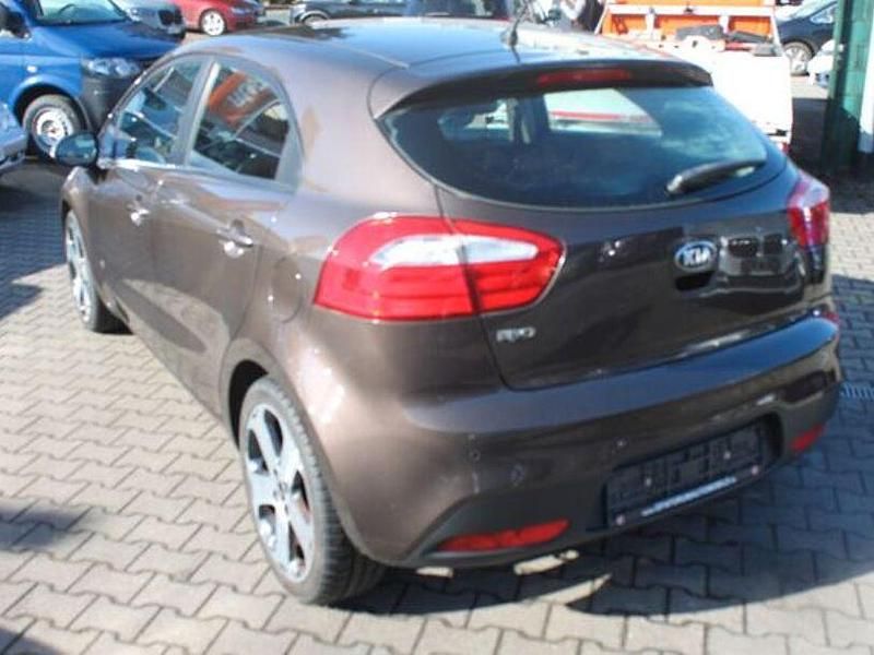 Gebraucht Kia Rio FIFA World Cup Edition 109 PS (80 kW) 2013 Braun Limousine