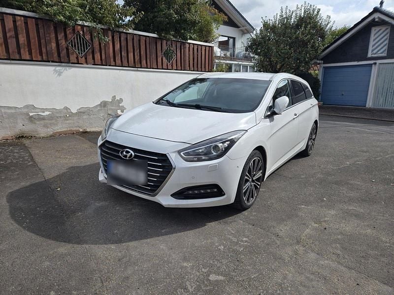 Weiß Gebraucht 2016 Hyundai i40 Premium Kombi | 7.400 € (Fairer Preis) - Bild 1/4