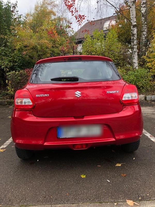 Gebraucht Suzuki Swift Comfort 90 PS (66 kW) 2017 Rot Kleinwagen