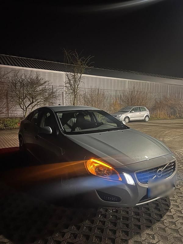 Gebraucht Volvo S60 163 PS (119 kW) 2012 Silber Limousine