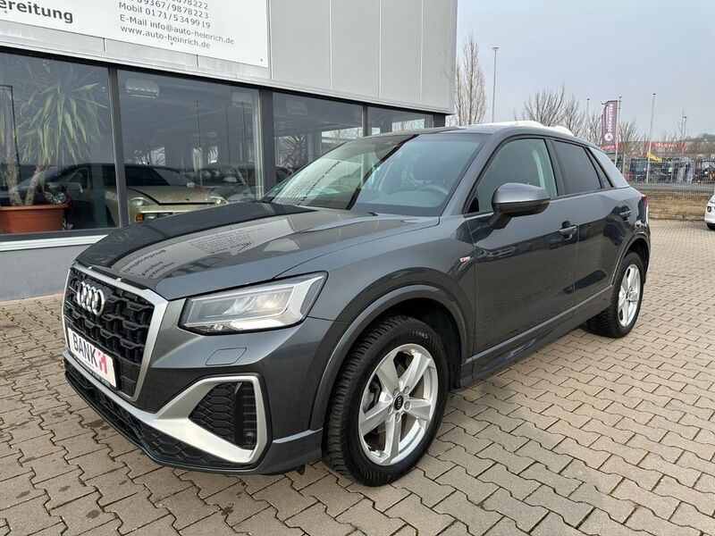 Grau Gebraucht 2024 Audi Q2 S-Line SUV | 28.990 € (Etwas zu teuer) - Bild 1/4