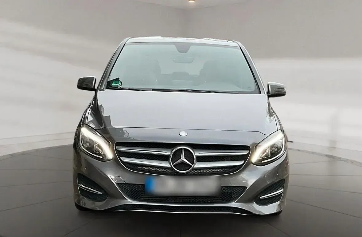 Gebraucht Mercedes B200 Style 136 PS (100 kW) 2015 Grau Kleinwagen