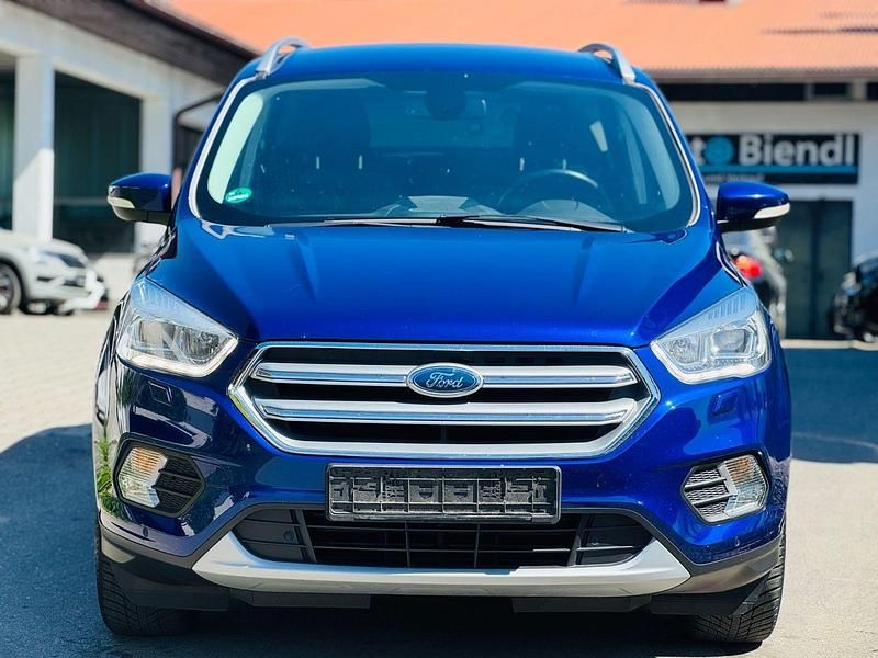 Gebraucht Ford Kuga Titanium 179 PS (131 kW) 2017 Blau SUV