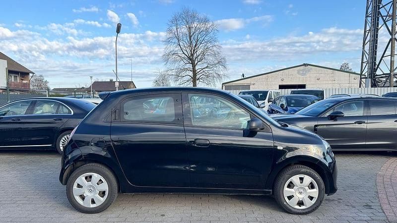Gebraucht Renault Twingo Life 69 PS (50 kW) 2016 Schwarz Kleinwagen