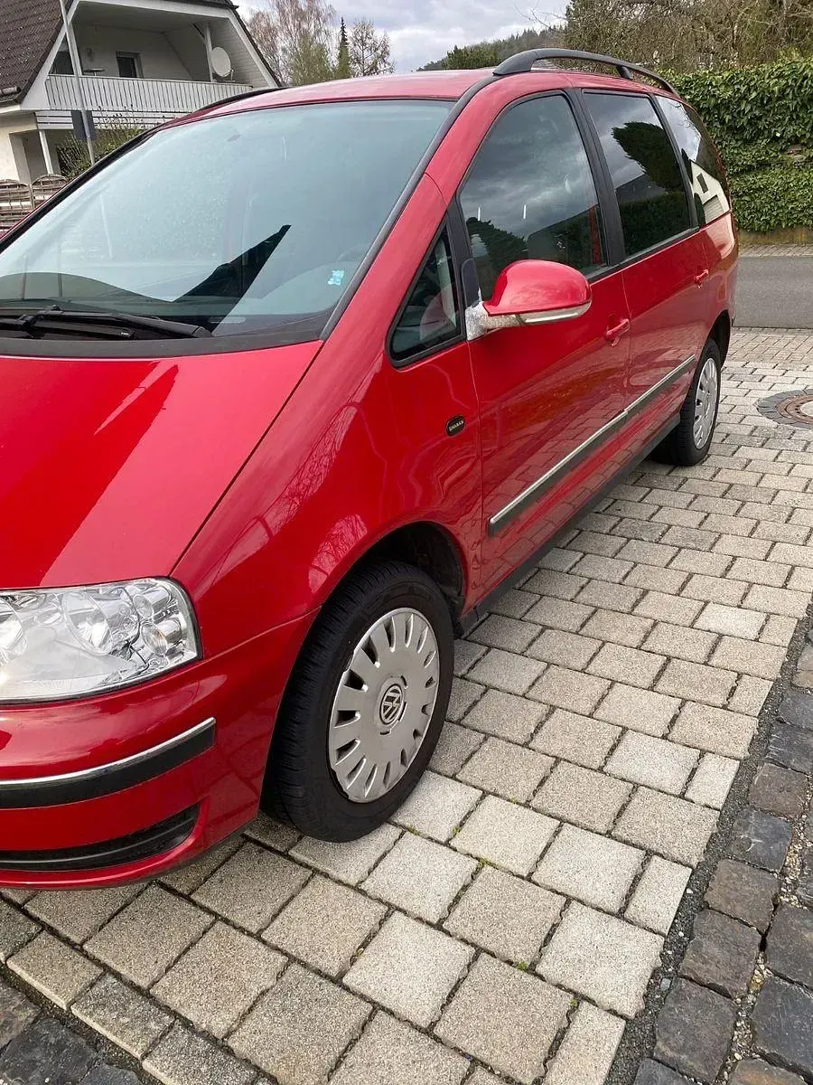 Gebraucht VW Sharan Comfortline 116 PS (85 kW) 2009 Rot Van / Kleinbus