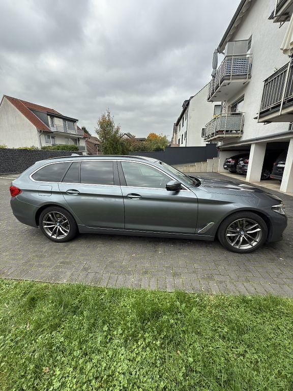 Gebraucht BMW 520 190 PS (139 kW) 2019 Blau Kombi