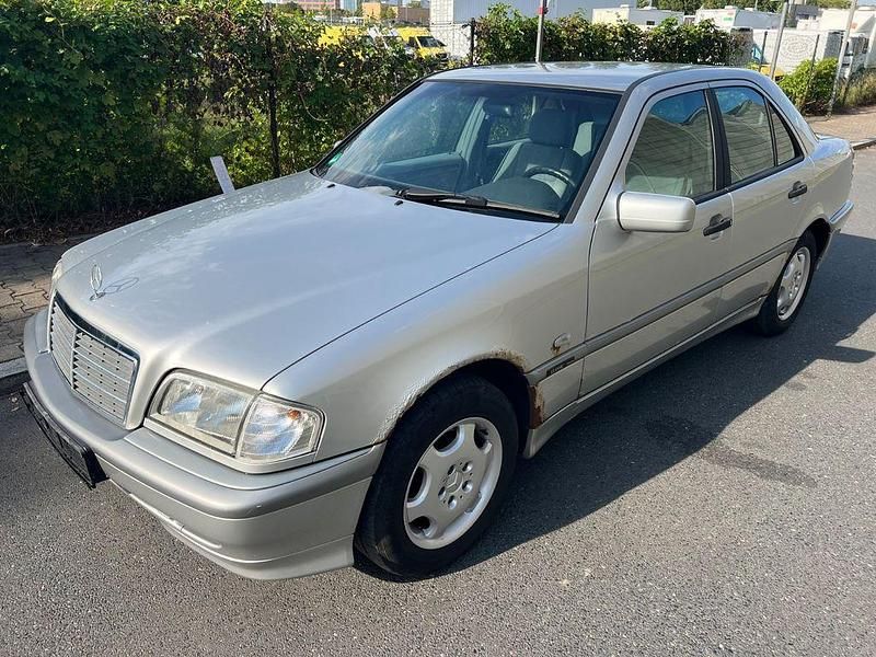 Silber Gebraucht 1999 Mercedes C180 Classic Limousine | 2.499 € (Guter Preis) - Bild 1/4