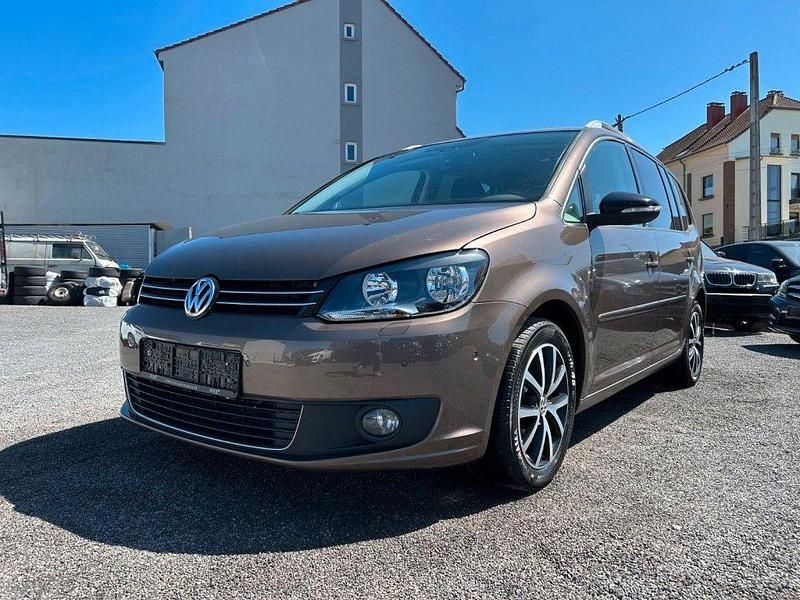 Braun Gebraucht 2012 VW Touran Style Van / Kleinbus | 8.290 € (Fairer Preis) - Bild 1/4