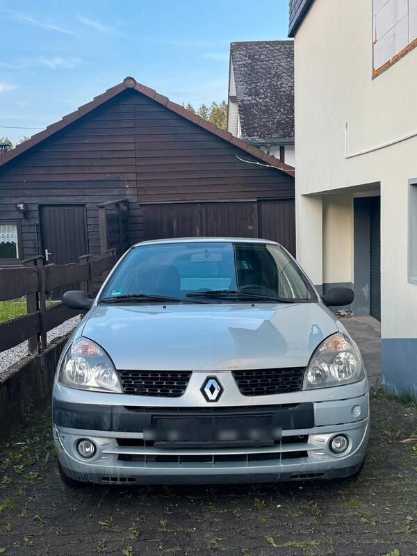 Silber Gebraucht 2003 Renault Clio II Kleinwagen | 900 € (Superpreis) - Bild 1/4