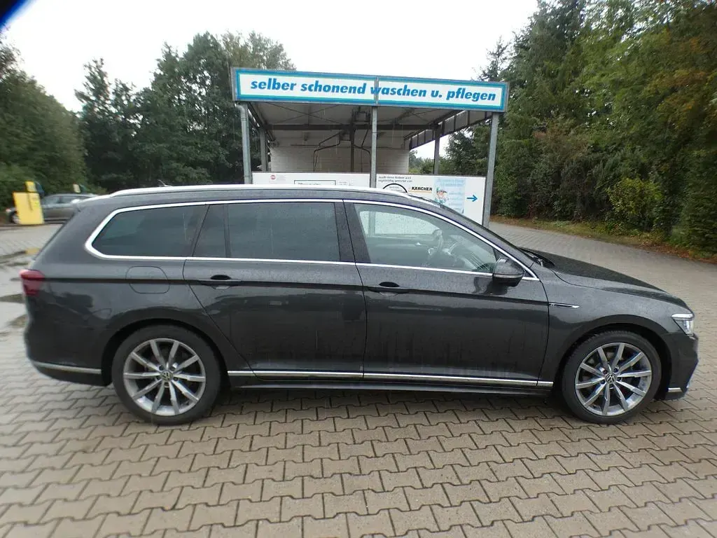 Gebraucht VW Passat R-line 200 PS (147 kW) 2023 Mangangrau Kombi