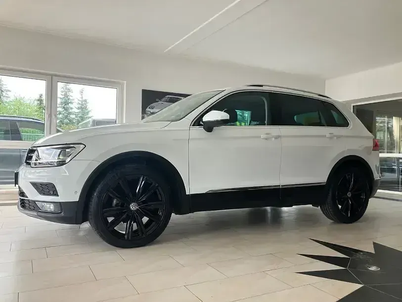 Gebraucht VW Tiguan Highline 150 PS (110 kW) 2021 Pure white SUV