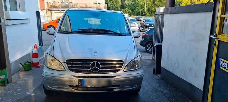 Silber Gebraucht 2005 Mercedes Viano Van / Kleinbus | 6.000 € (Superpreis) - Bild 1/4