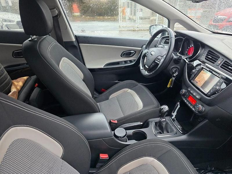 Gebraucht Kia Ceed 128 PS (94 kW) 2015 Weiß Kleinwagen