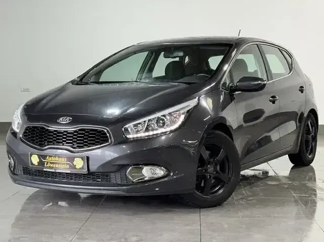 Gebraucht Kia Ceed Spirit 135 PS (99 kW) 2013 Grau Kleinwagen