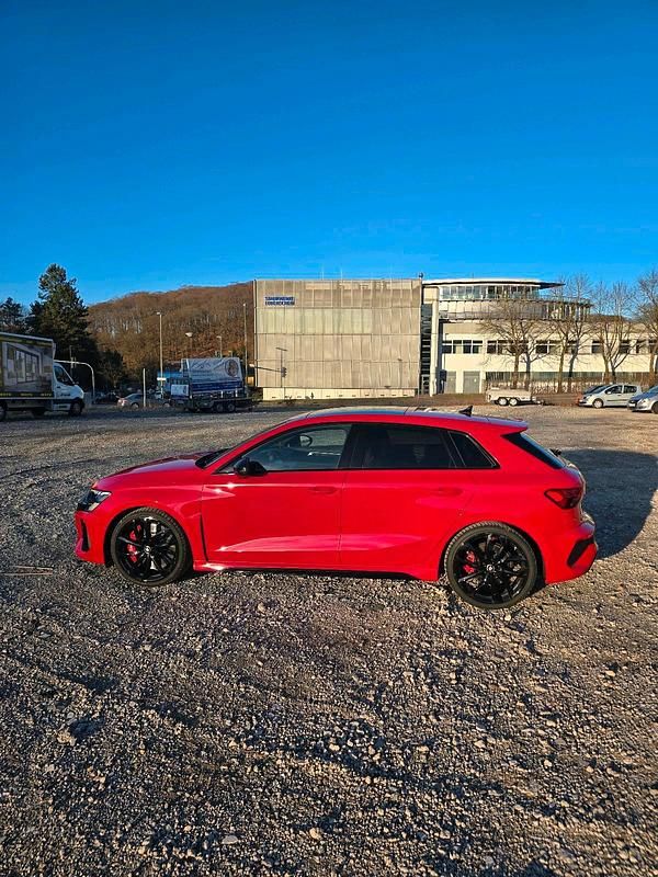 Gebraucht Audi RS3 Premium 400 PS (294 kW) 2022 Rot Limousine