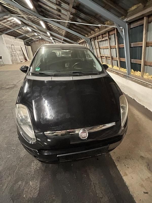 Schwarz Gebraucht 2010 Fiat Grande Punto Kleinwagen | 1.800 € (Fairer Preis) - Bild 1/4
