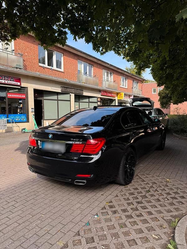 Gebraucht BMW 740 306 PS (225 kW) 2011 Limousine