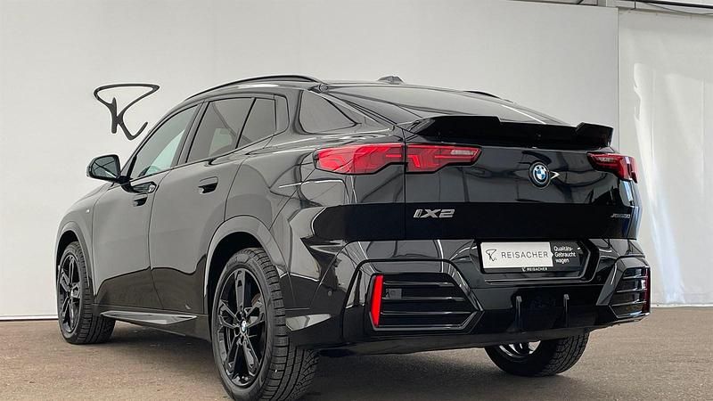 Gebraucht BMW iX2 Performance 225 kW (306 PS) 2024 Saphirschwarz metallic SUV