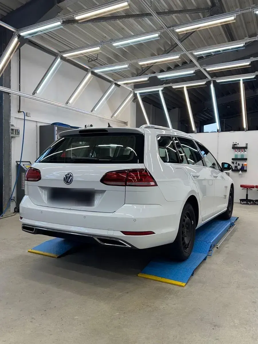 Second-hand VW Golf VII Highline 150 CP (110 kW) 2018 Alb Break