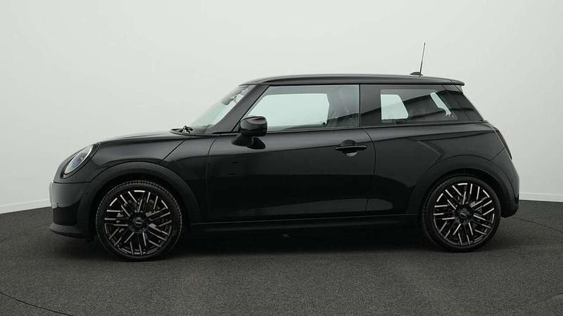 Gebraucht Mini Cooper Favoured 156 PS (114 kW) 2024 Schwarz Kleinwagen