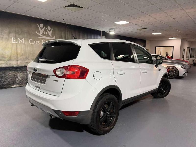 Gebraucht Ford Kuga Trend 140 PS (102 kW) 2010 Frostweiß SUV