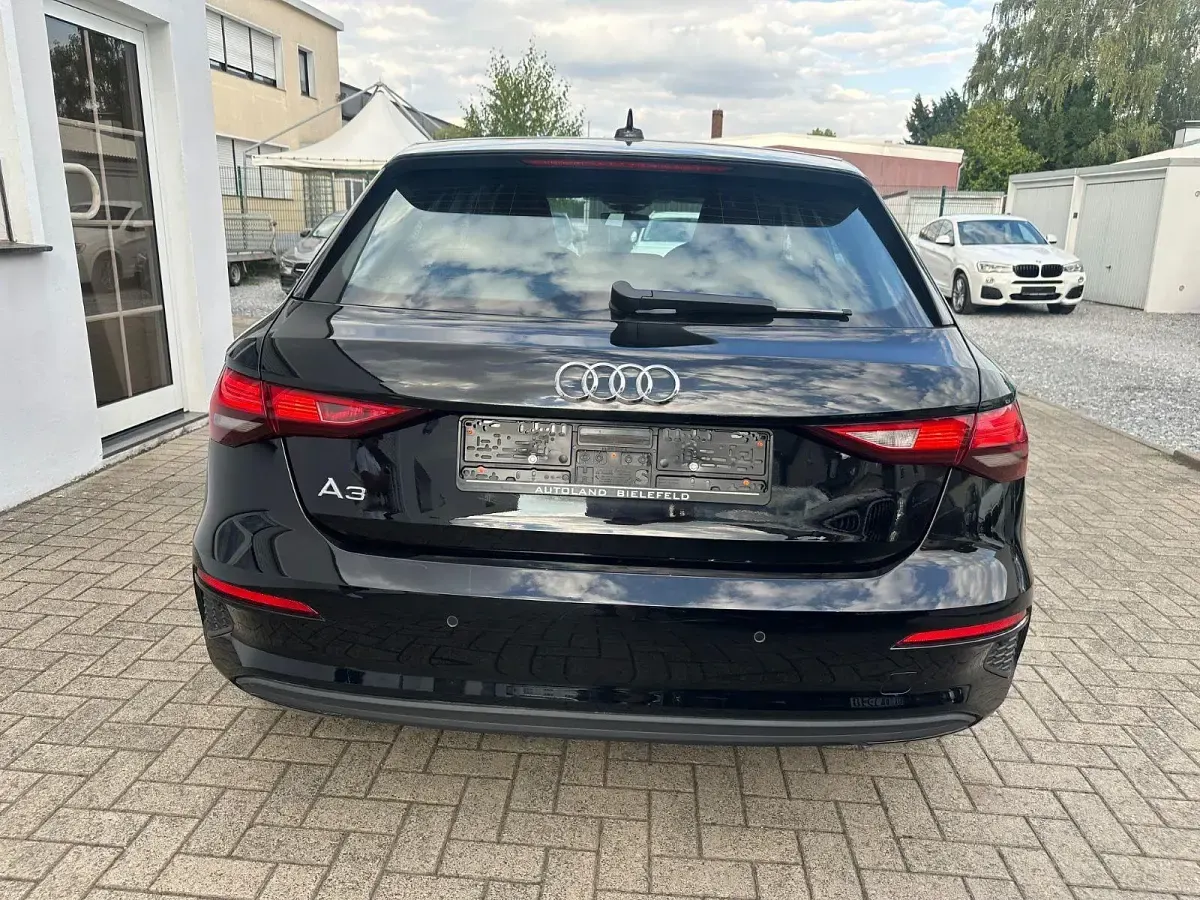 Gebraucht Audi A3 Sportback Basis 150 PS (110 kW) 2023 Schwarz Kleinwagen