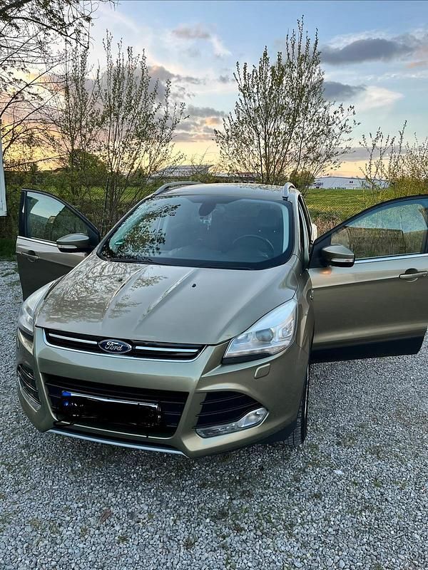 Gebraucht Ford Kuga 140 PS (102 kW) 2013 Grün SUV