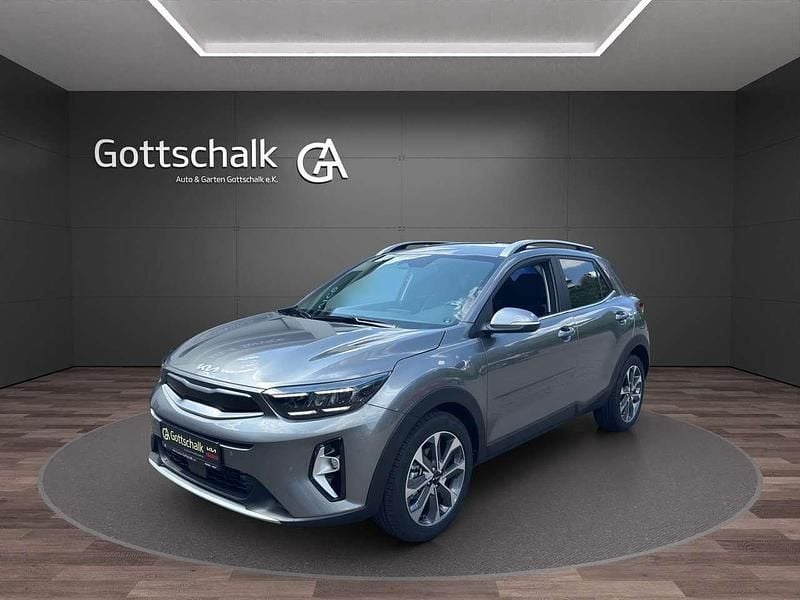 Astrograu metallic Neu 2025 Kia Stonic Spirit SUV | 26.888 € (Etwas zu teuer) - Bild 1/4