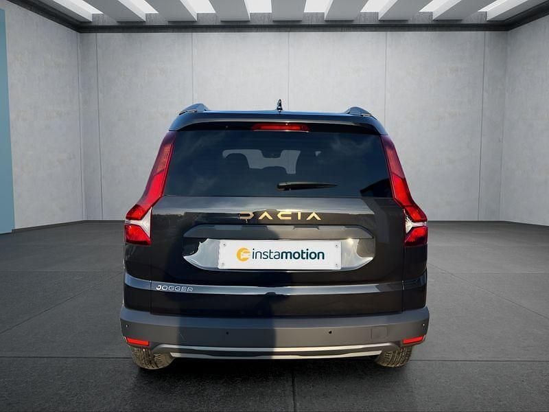 Neu Dacia Jogger 101 PS (74 kW) 2025 Grün Van / Kleinbus