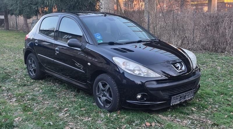 Schwarz Gebraucht 2011 Peugeot 206+ Kleinwagen | 3.100 € (Fairer Preis) - Bild 1/4