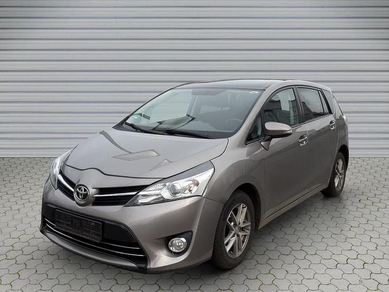 Gebraucht 2015 Toyota Verso Skyview Edition Van / Kleinbus | 4.400 € (Superpreis) - Bild 1/4
