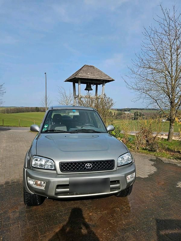 Gebraucht Toyota RAV4 140 PS (102 kW) 2000 Grau SUV