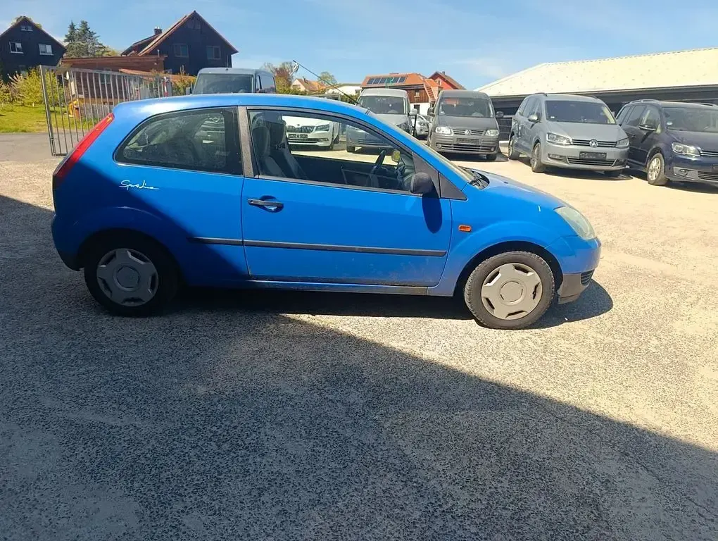 Gebraucht Ford Fiesta Basis 60 PS (44 kW) 2003 Blau Kleinwagen