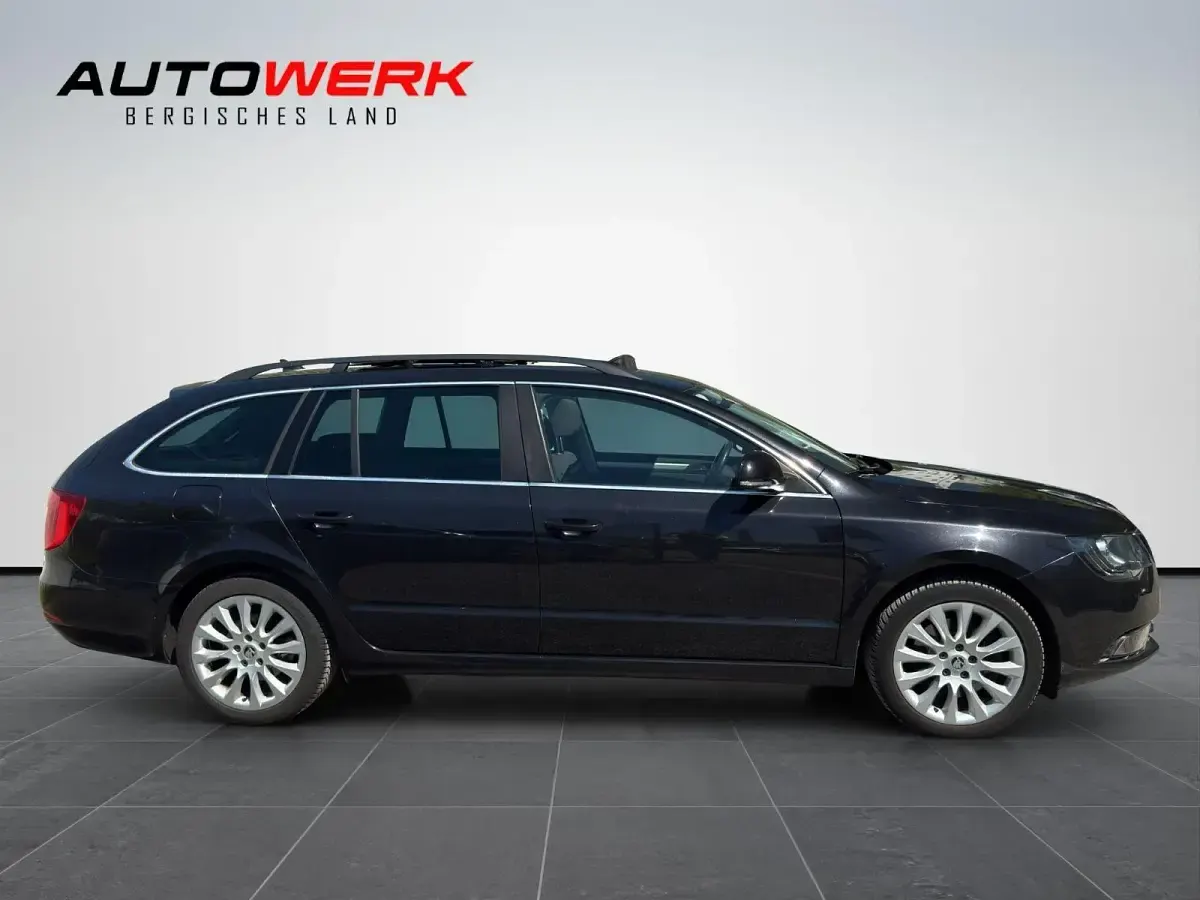 Gebraucht Skoda Superb Exclusive 140 PS (102 kW) 2014 Schwarz Kombi