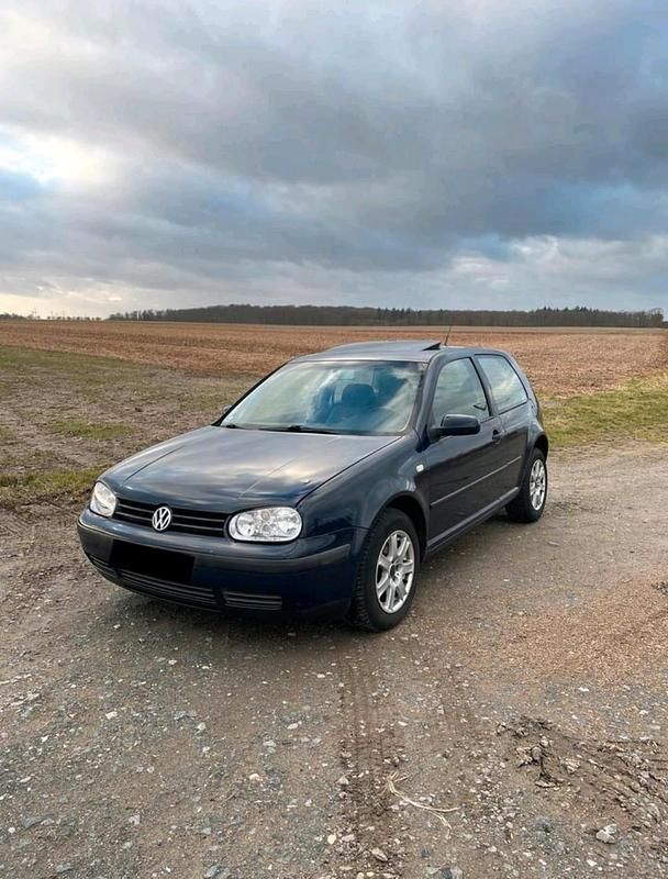 Blau Gebraucht 1999 VW Golf Limousine | 1.200 € (Fairer Preis) - Bild 1/4