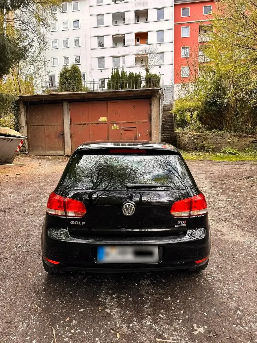 Gebraucht VW Golf VI 105 PS (77 kW) 2011 Schwarz Kleinwagen