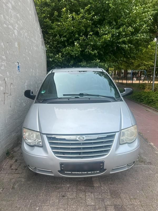 Silber Gebraucht 2006 Chrysler Voyager Van / Kleinbus | 1.299 € (Guter Preis) - Bild 1/4