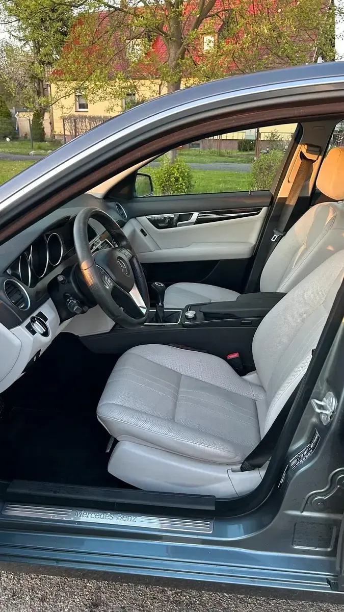 Gebraucht Mercedes C250 Avantgarde 204 PS (150 kW) 2011 Blau Limousine