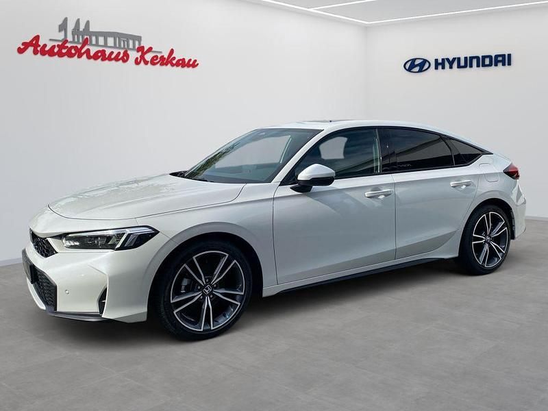 Platinum white pearl Gebraucht 2025 Honda Civic Advance Limousine | 39.990 € (Teuer) - Bild 1/4