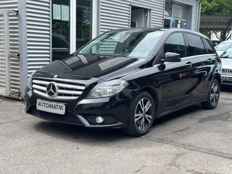 Schwarz Gebraucht 2016 Mercedes B200 Van / Kleinbus | 14.890 € (Fairer Preis) - Bild 1/4